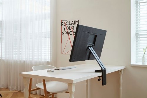 Samsung Space Monitor (4)