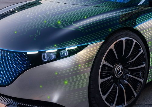 Mercedes-Benz, einer der größten Hersteller von Premium-Fahrzeugen, und NVIDIA, der weltweit führende Anbieter von „accelerated-computing“, beabsichtigen bei der Entwicklung eines fahrzeuginternen Computersystems sowie einer KI-Computing-Infrastruktur zu kooperieren. Ab 2024 soll die neue Technologie über alle Mercedes-Benz Baureihen eingeführt werden, um Fahrzeuge der nächsten Generation mit upgrade-fähigen, automatisierten Fahrfunktionen auszustatten. Ziel der geplanten Zusammenarbeit ist es, eine der intelligentesten und fortschrittlichsten Rechnerarchitekturen für alle Mercedes-Benz Baureihen zu entwickeln. Die neue software-definierte Architektur basiert auf NVIDIA DRIVETM und wird in allen künftigen Mercedes-Benz Fahrzeugen zum Standard gehören, um moderne automatisierte Fahrfunktionen zu ermöglichen.  Mercedes-Benz, one of the largest manufacturers of premium passenger cars, and NVIDIA, the global leader in accelerated computing, plan to enter into a cooperation to create a revolutionary in-vehicle computing system and AI computing infrastructure. Starting in 2024, this will be rolled out across the fleet of next-generation Mercedes-Benz vehicles, enabling them with upgradable automated driving functions. Working together, the companies plan to develop the most sophisticated and advanced computing architecture ever deployed in an automobile. The new software-defined architecture will be built on NVIDIA DRIVETM and will be standard in Mercedes-Benz’ next-generation fleet, enabling state-of-the-art automated driving functionalities.