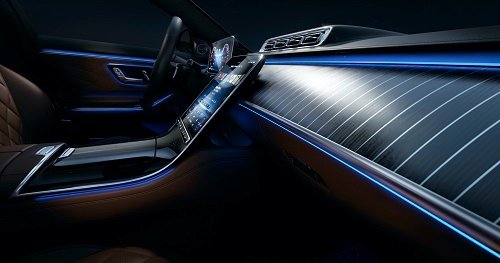 Mercedes-Benz S-Klasse. Im Innenraum der S-Klasse erreicht der moderne Luxus das nächste Niveau. Die Designer haben ein von Eleganz, Hochwertigkeit und Leichtigkeit geprägtes Wohlfühlambiente mit Lounge-Charakter geschaffen.  Mercedes-Benz S-Class. Modern luxury attains the next level in the interior of the S-Class. The designers have created a feel-good ambience with lounge character marked by elegance, high quality and lightness.