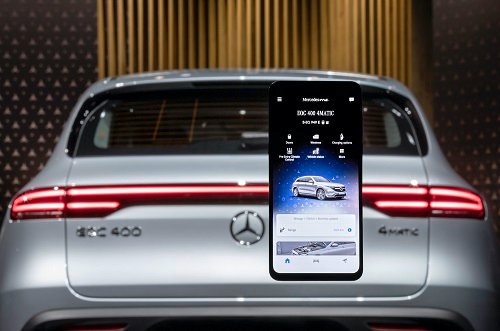 Mercedes me App: Startbildschirm/Hauptmenue; Mercedes-Benz EQC 400 4MATIC (Stromverbrauch kombiniert: 21,3–20,2 kWh/100 km; CO2-Emissionen kombiniert: 0 g/km)* Mercedes me App: Startscreen/Main menue; Mercedes-Benz EQC 400 4MATIC (combined power consumption: 21.3-20.2 kWh/100 km, combined CO2 emissions: 0 g/km)*