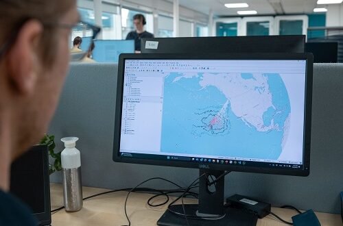 تعاون بين منظمة تنظيف المحيطات وأمازون ويب سيرفيسز لتسريع إزالة البلاستيك من المحيطات باستخدام الذكاء الاصطناعي